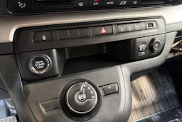 valkoinen Toyota Proace Verso 2020 kuva 20.
