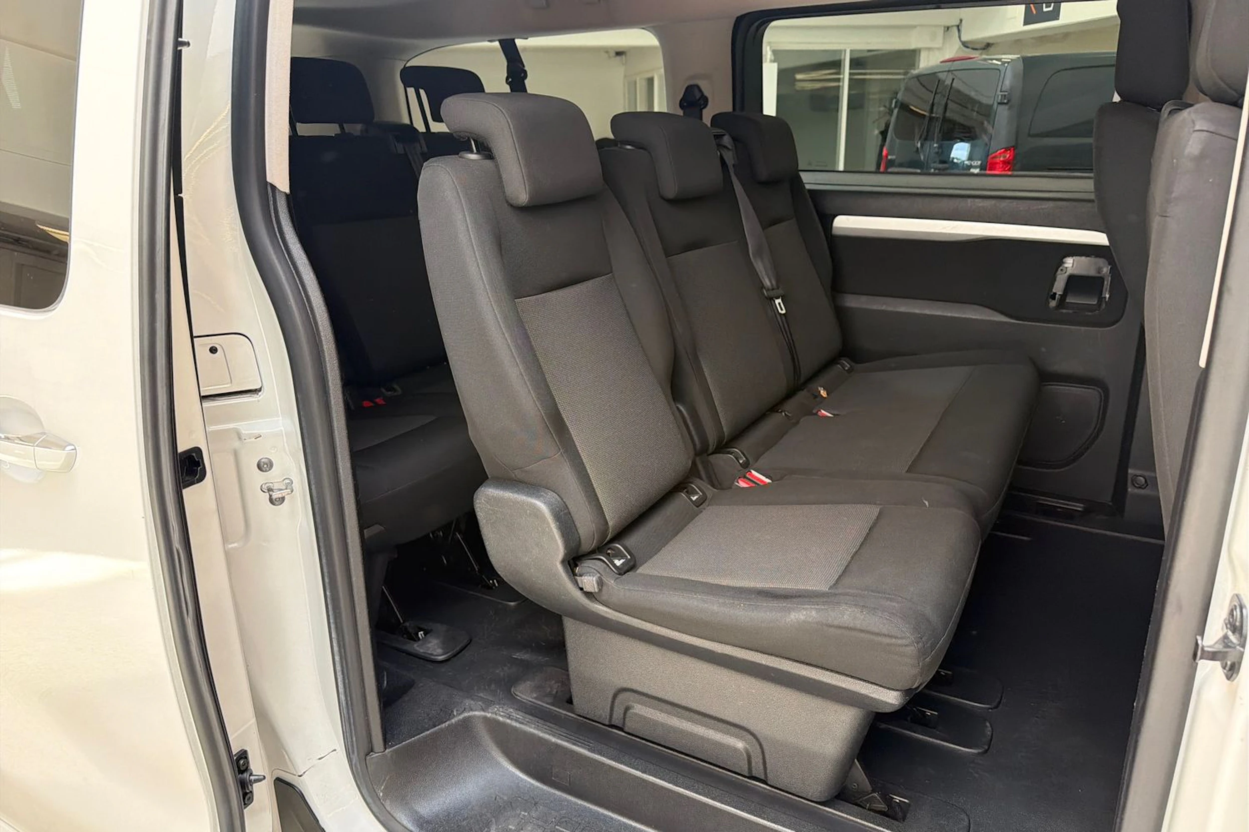 valkoinen Toyota Proace Verso 2020 kuva 24.