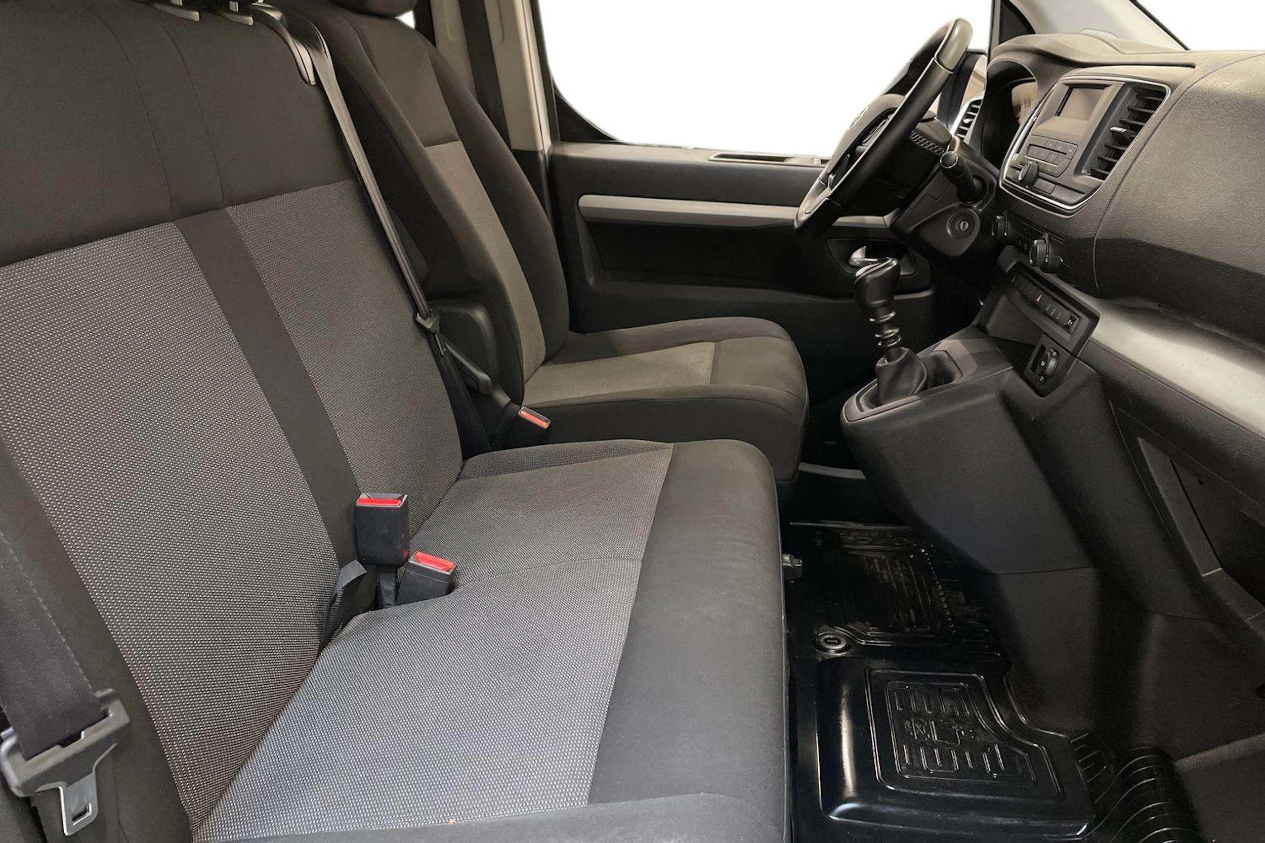 valkoinen Toyota Proace Verso 2021 kuva 11.