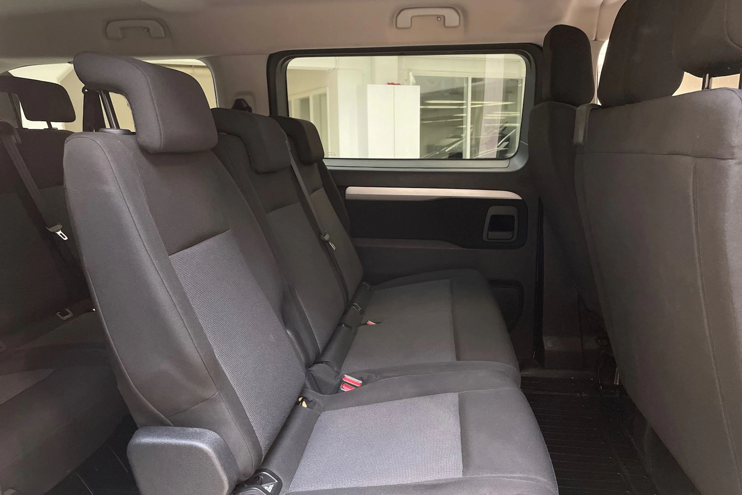 valkoinen Toyota Proace Verso 2021 kuva 13.