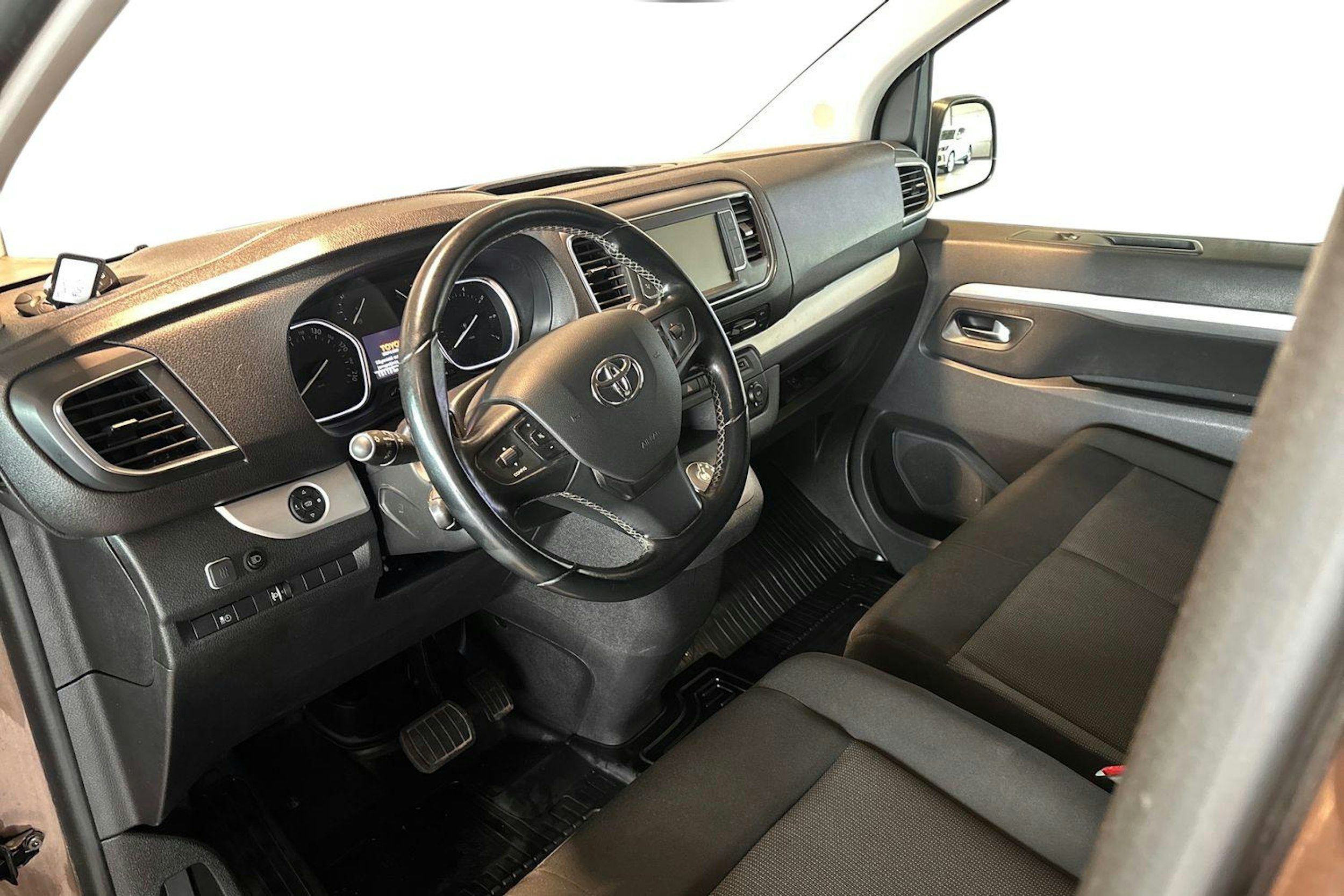 ruskea (beige) Toyota Proace Verso 2021 kuva 7.