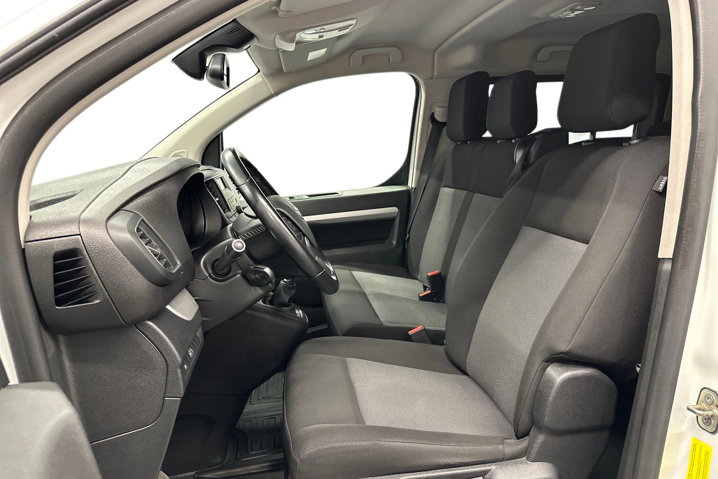 valkoinen Toyota Proace Verso 2021 kuva 8.