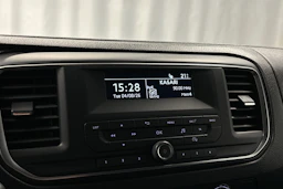 valkoinen Toyota Proace Verso 2021 kuva 16.