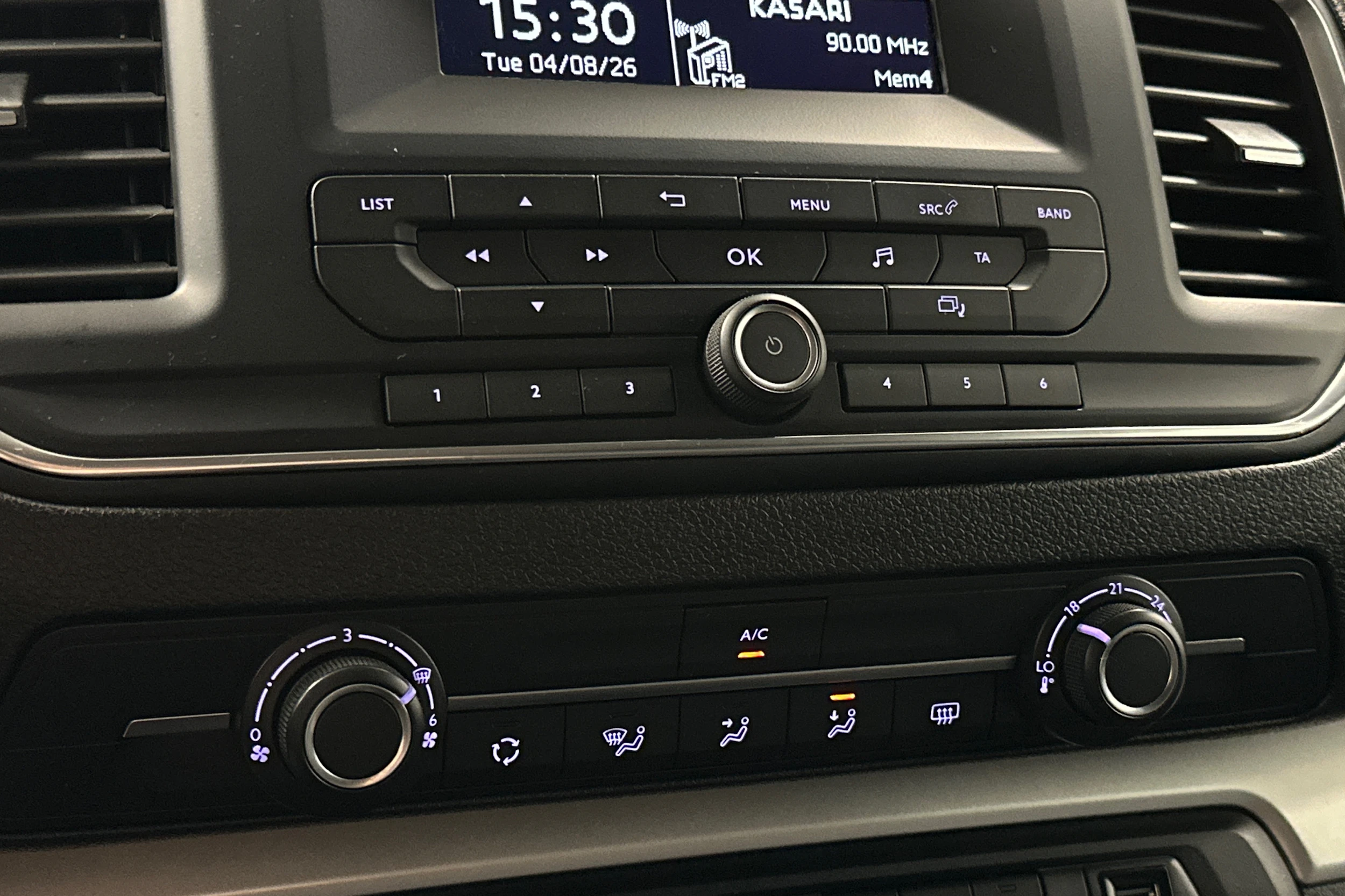 valkoinen Toyota Proace Verso 2021 kuva 20.