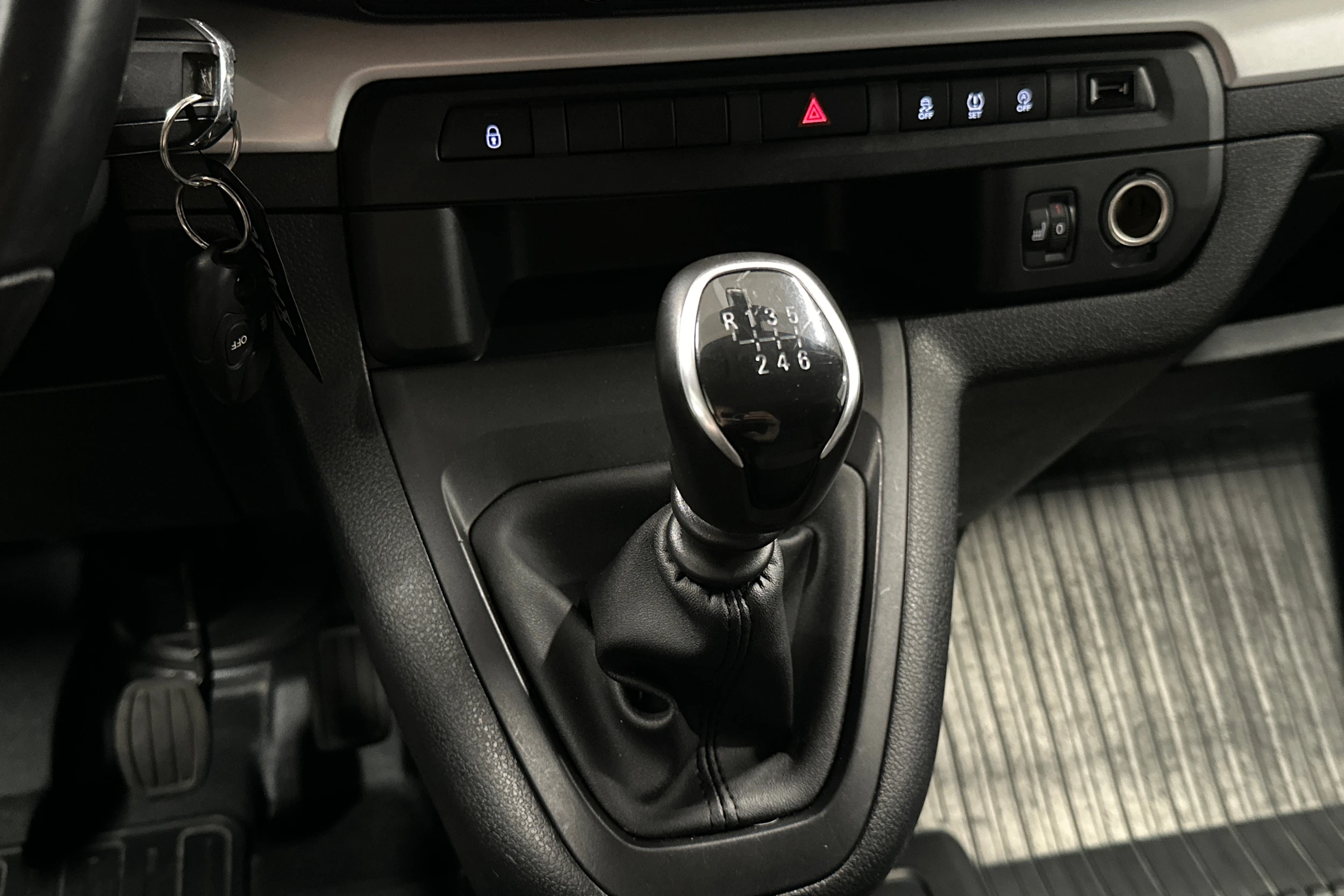 valkoinen Toyota Proace Verso 2021 kuva 22.