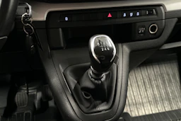valkoinen Toyota Proace Verso 2021 kuva 22.