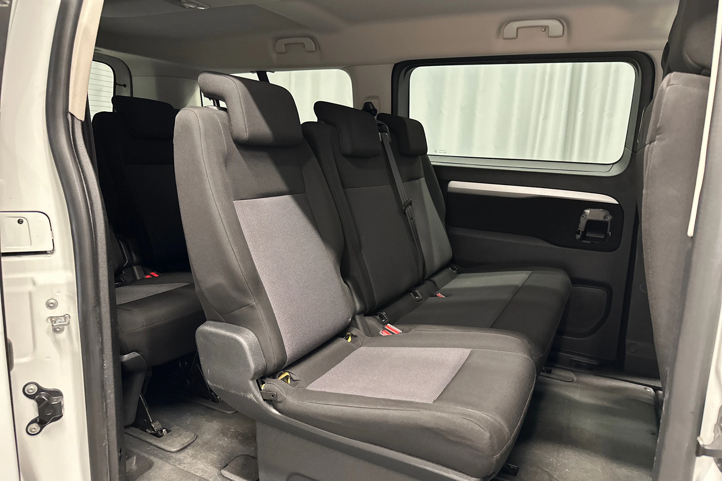 valkoinen Toyota Proace Verso 2021 kuva 23.