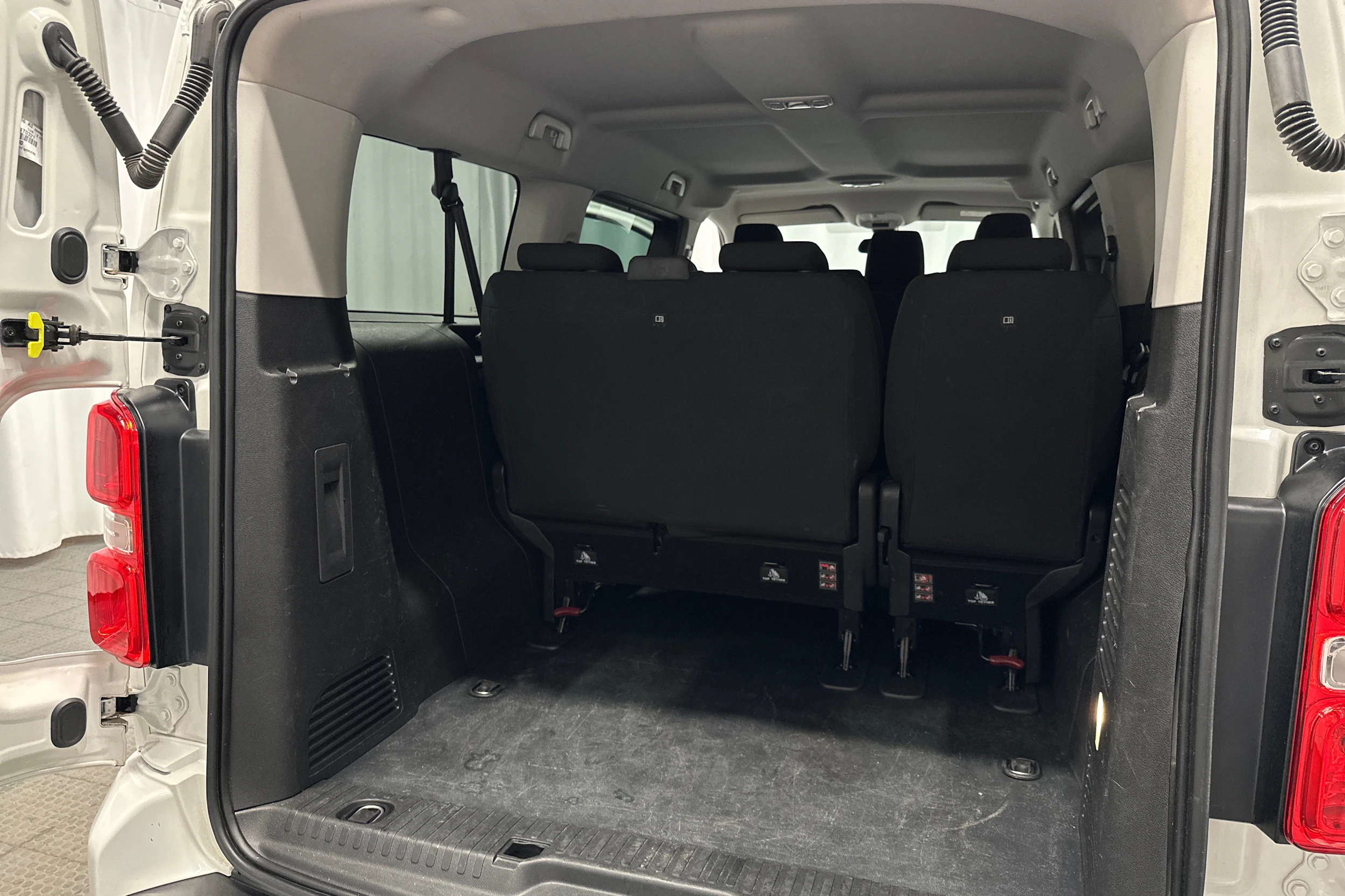 valkoinen Toyota Proace Verso 2021 kuva 26.