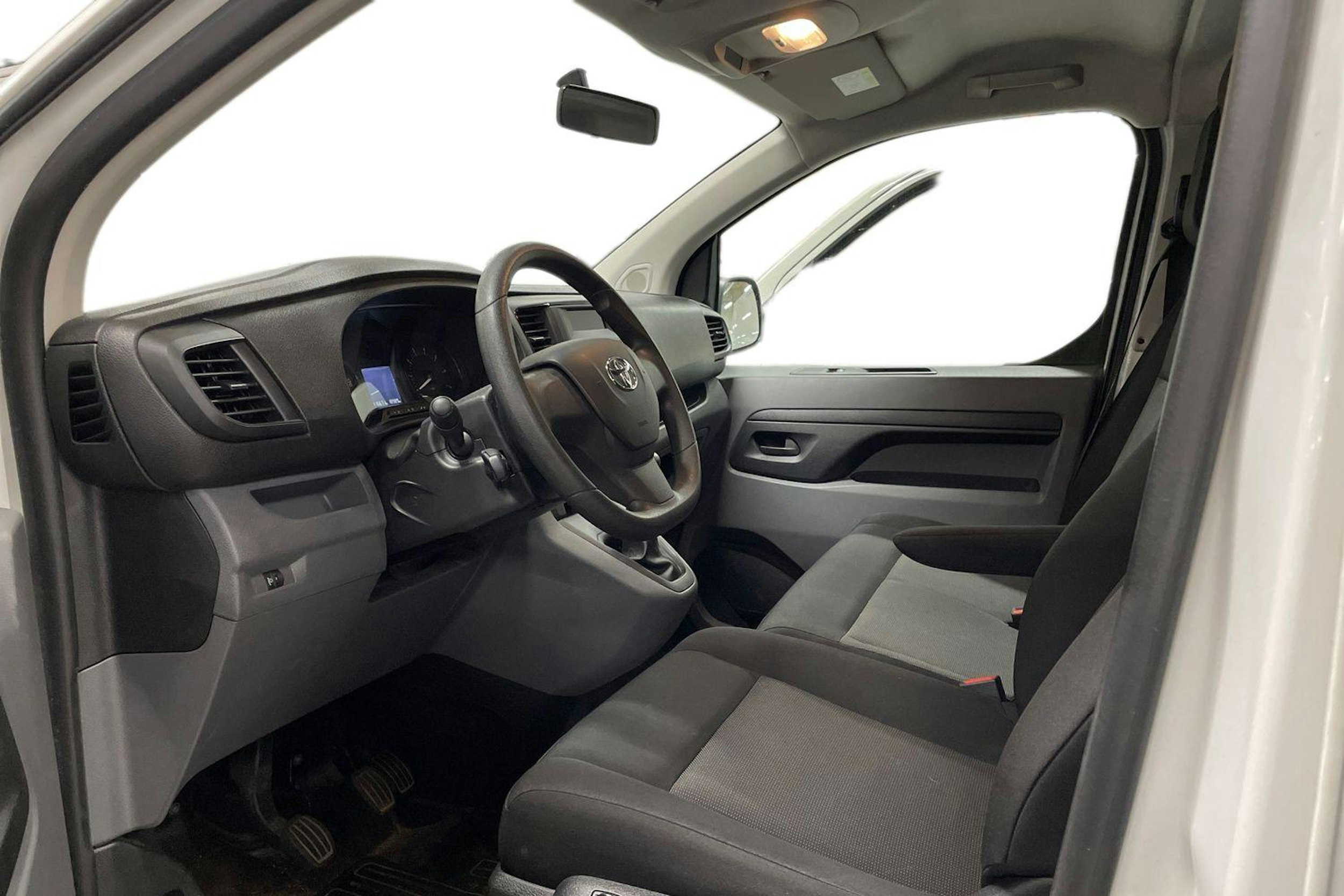 valkoinen Toyota Proace Verso 2021 kuva 3.