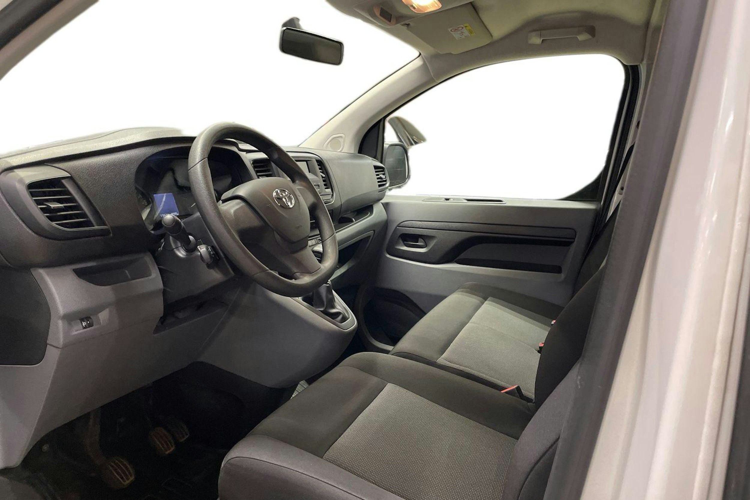 valkoinen Toyota Proace Verso 2021 kuva 7.