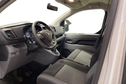 valkoinen Toyota Proace Verso 2021 kuva 7.