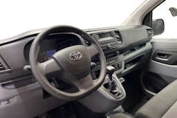 valkoinen Toyota Proace Verso 2021 kuva 9.