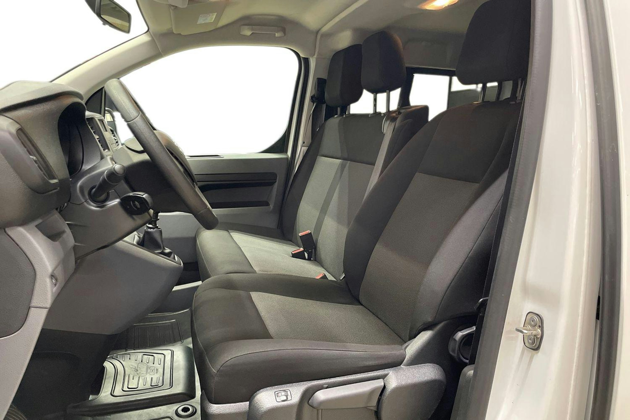 valkoinen Toyota Proace Verso 2021 kuva 10.