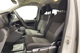 valkoinen Toyota Proace Verso 2021 kuva 10.