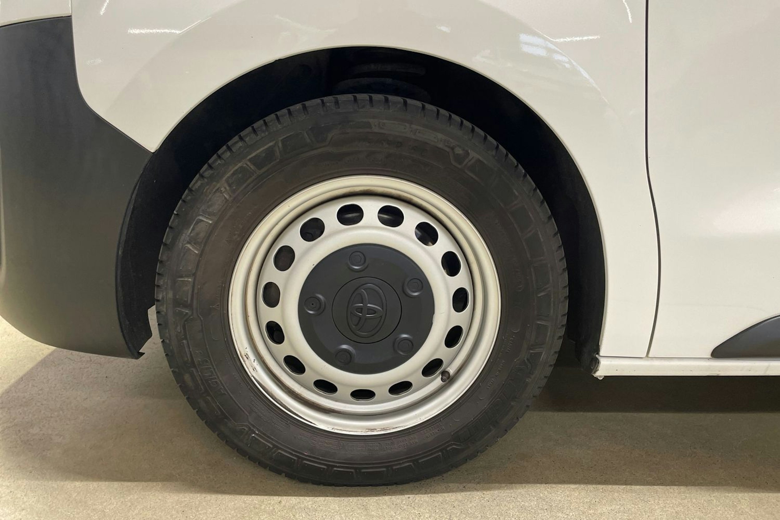 valkoinen Toyota Proace Verso 2021 kuva 11.