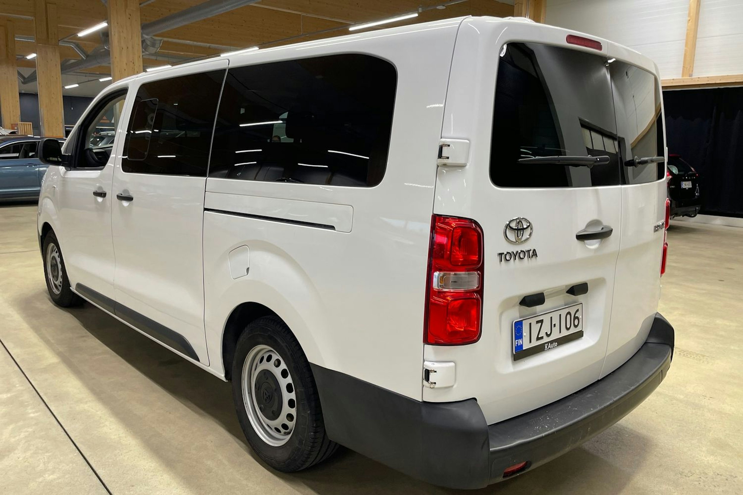 valkoinen Toyota Proace Verso 2021 kuva 14.