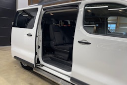 valkoinen Toyota Proace Verso 2021 kuva 18.