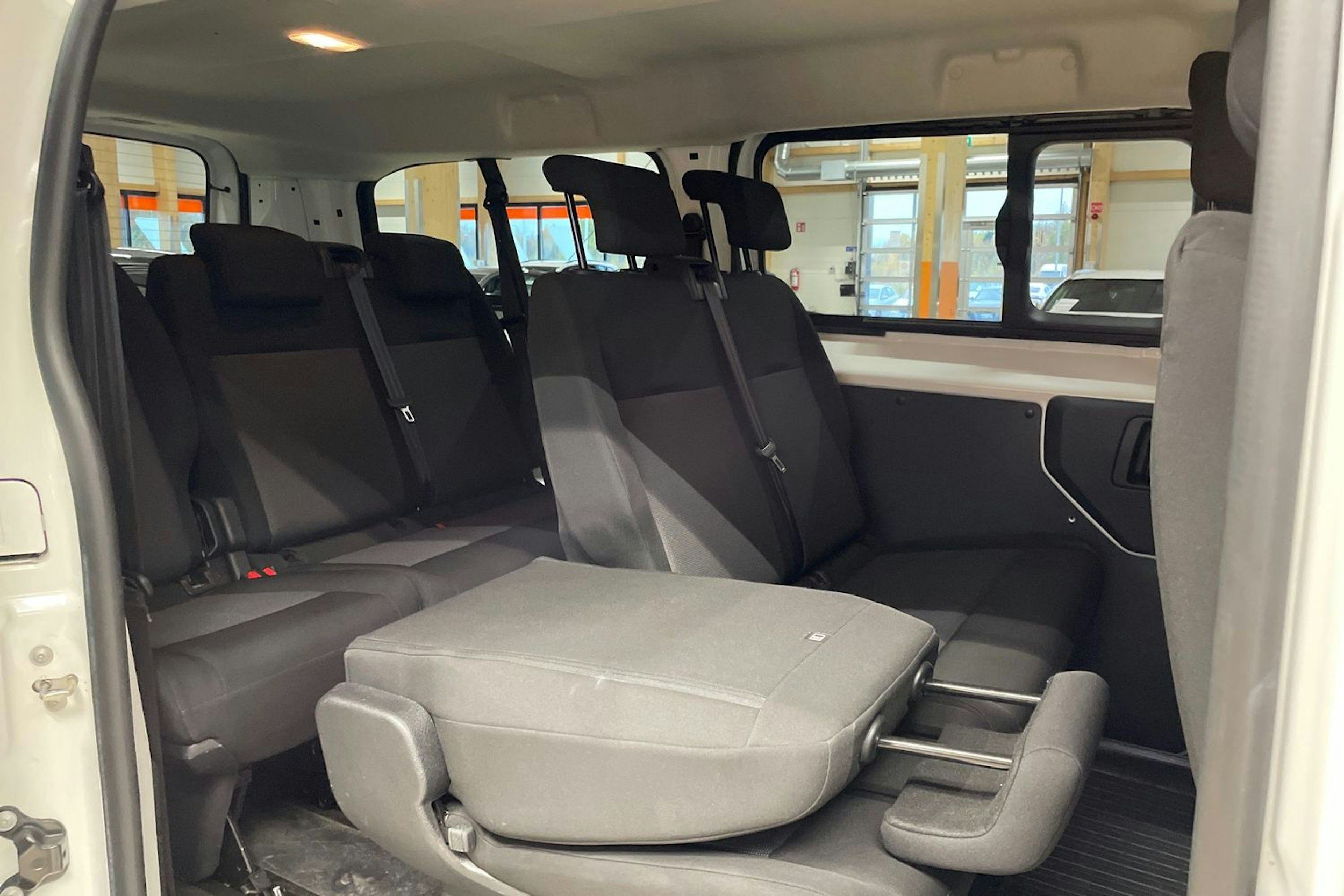 valkoinen Toyota Proace Verso 2021 kuva 21.