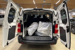 valkoinen Toyota Proace Verso 2021 kuva 24.