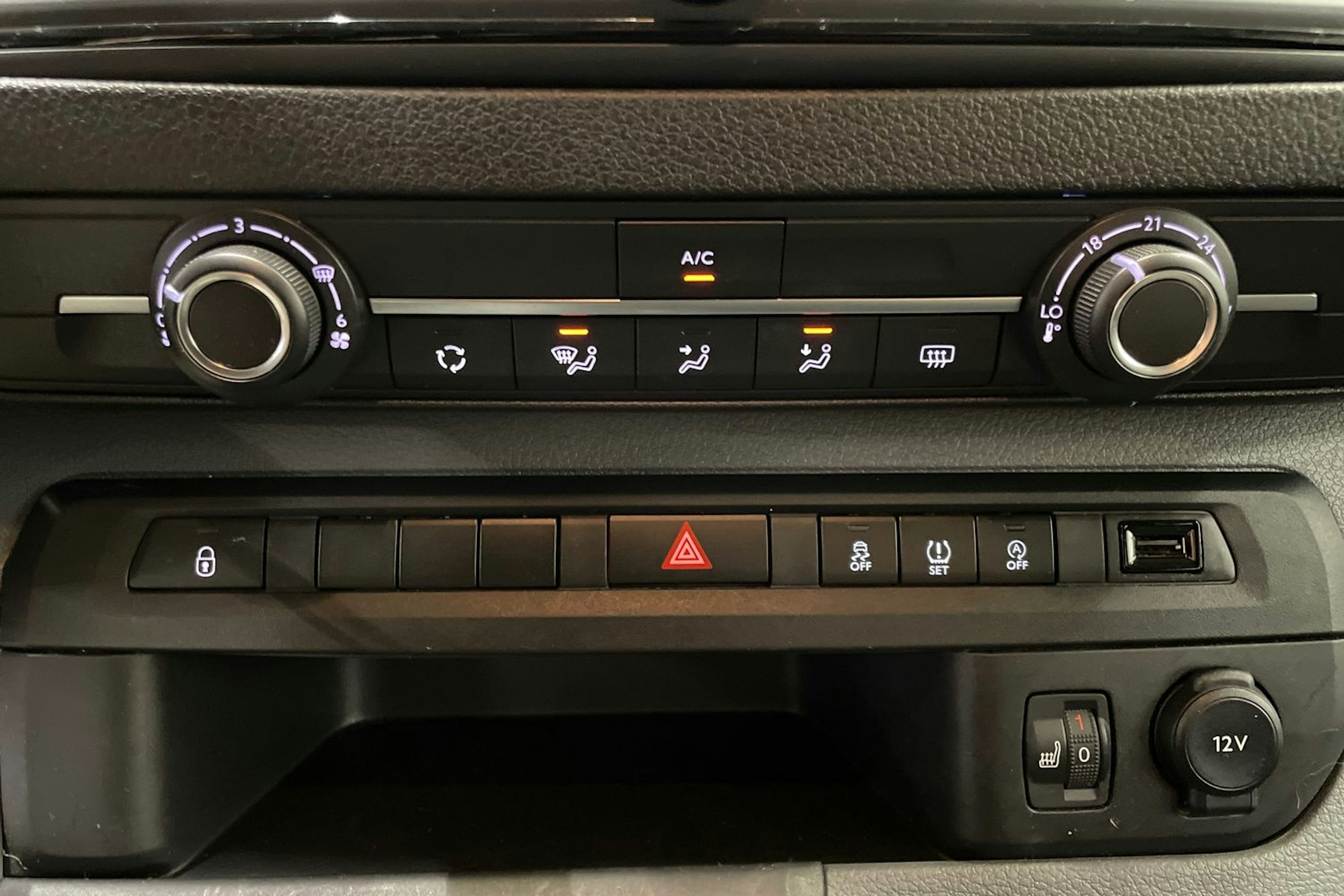 valkoinen Toyota Proace Verso 2021 kuva 31.