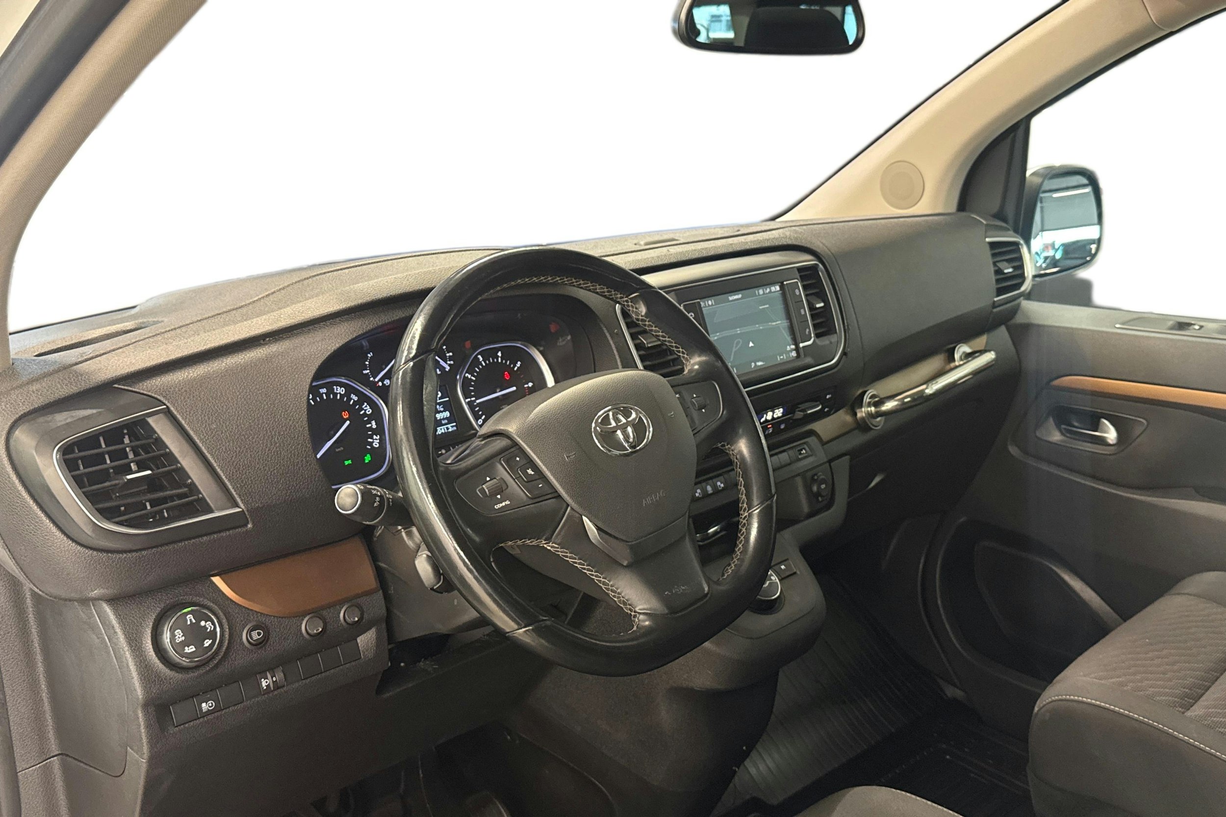 valkoinen Toyota Proace Verso 2021 kuva 8.