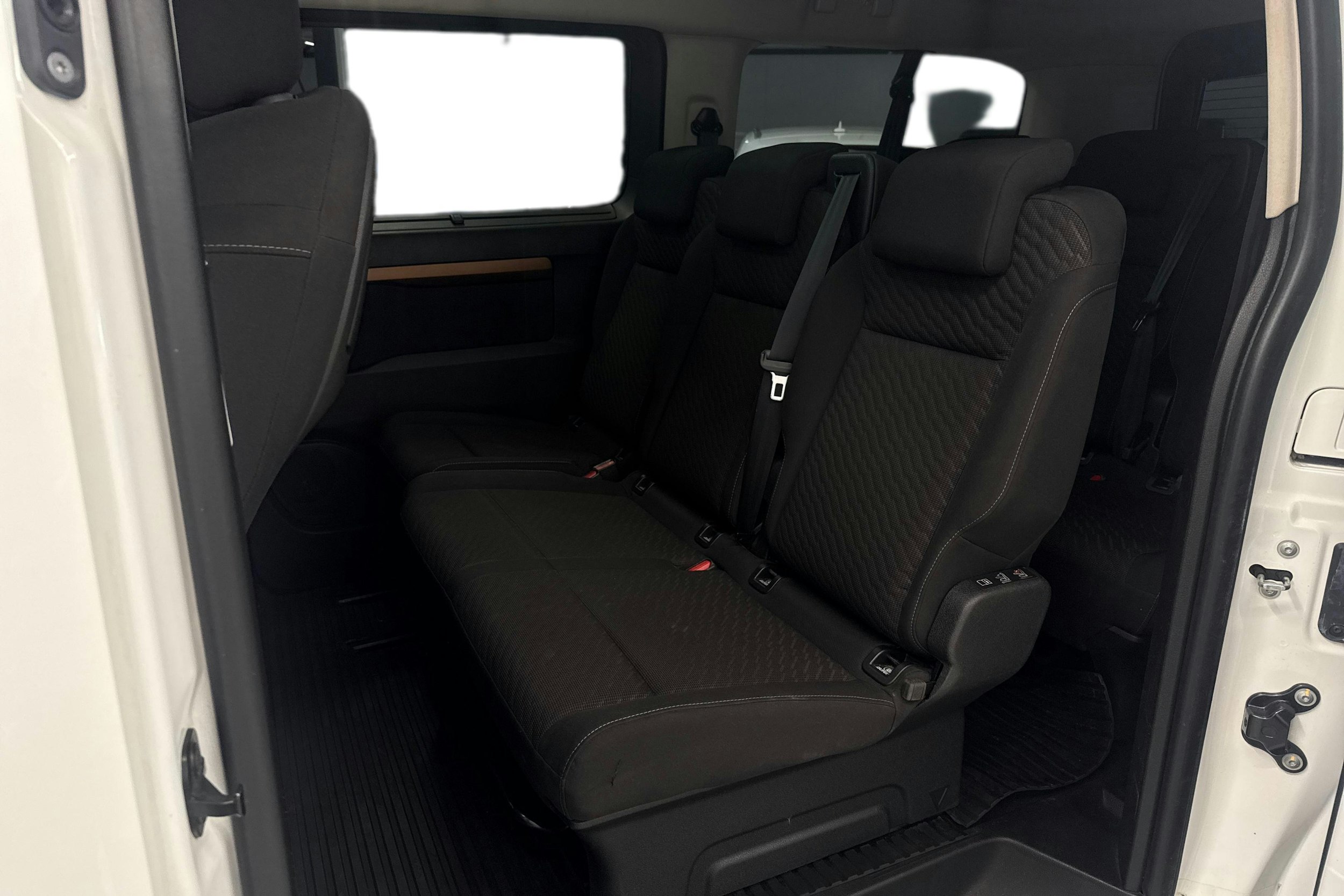 valkoinen Toyota Proace Verso 2021 kuva 11.