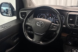 valkoinen Toyota Proace Verso 2021 kuva 13.