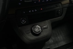 valkoinen Toyota Proace Verso 2021 kuva 24.