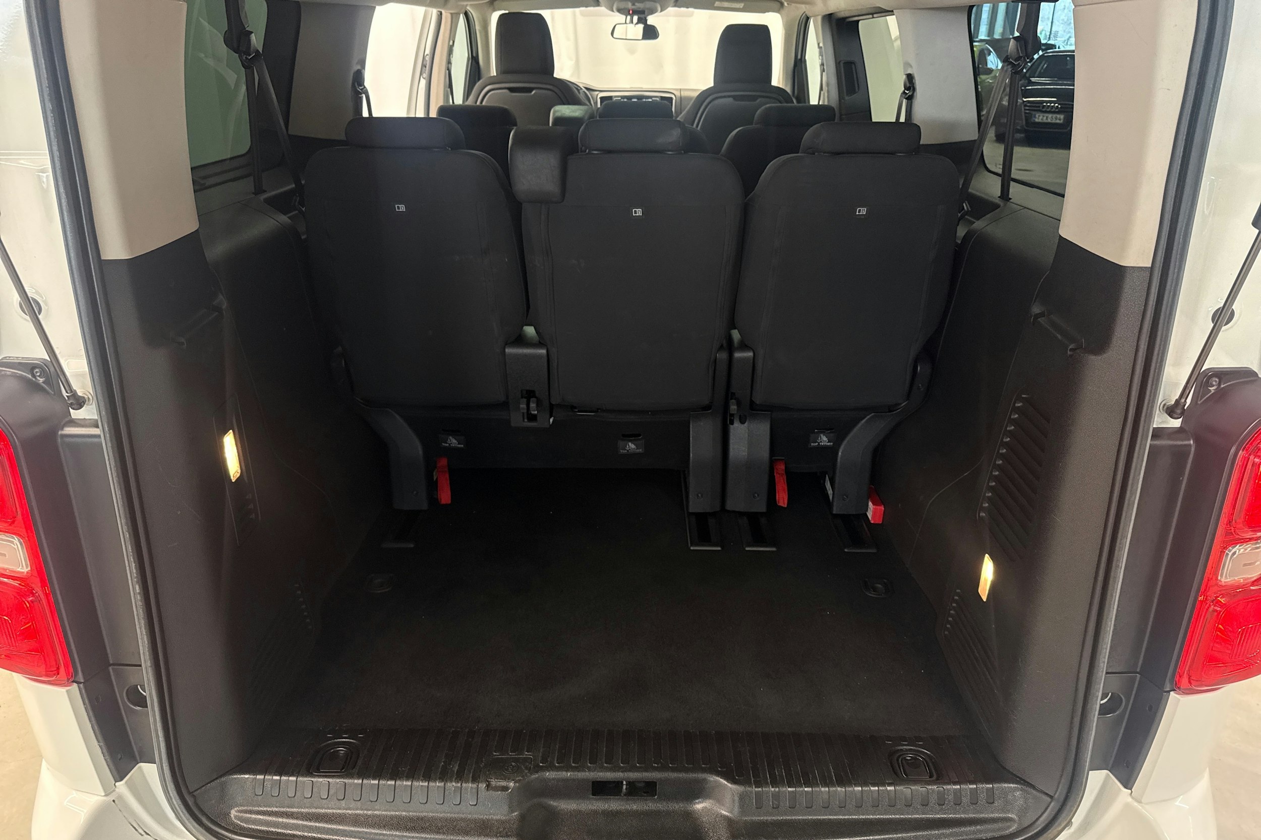 valkoinen Toyota Proace Verso 2021 kuva 28.
