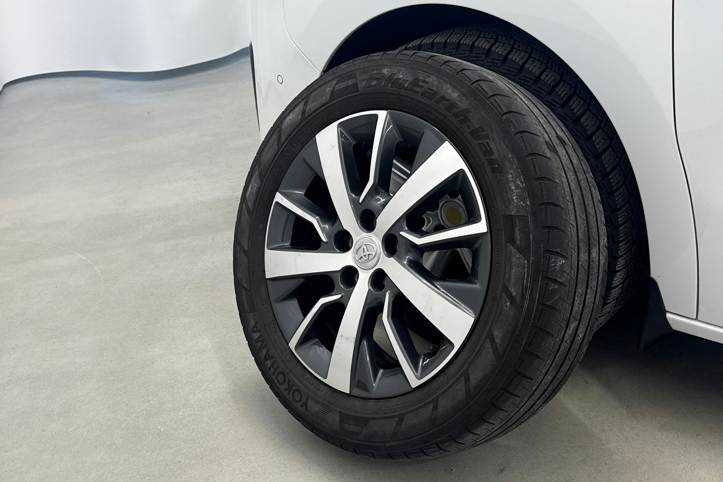 valkoinen Toyota Proace Verso 2021 kuva 29.