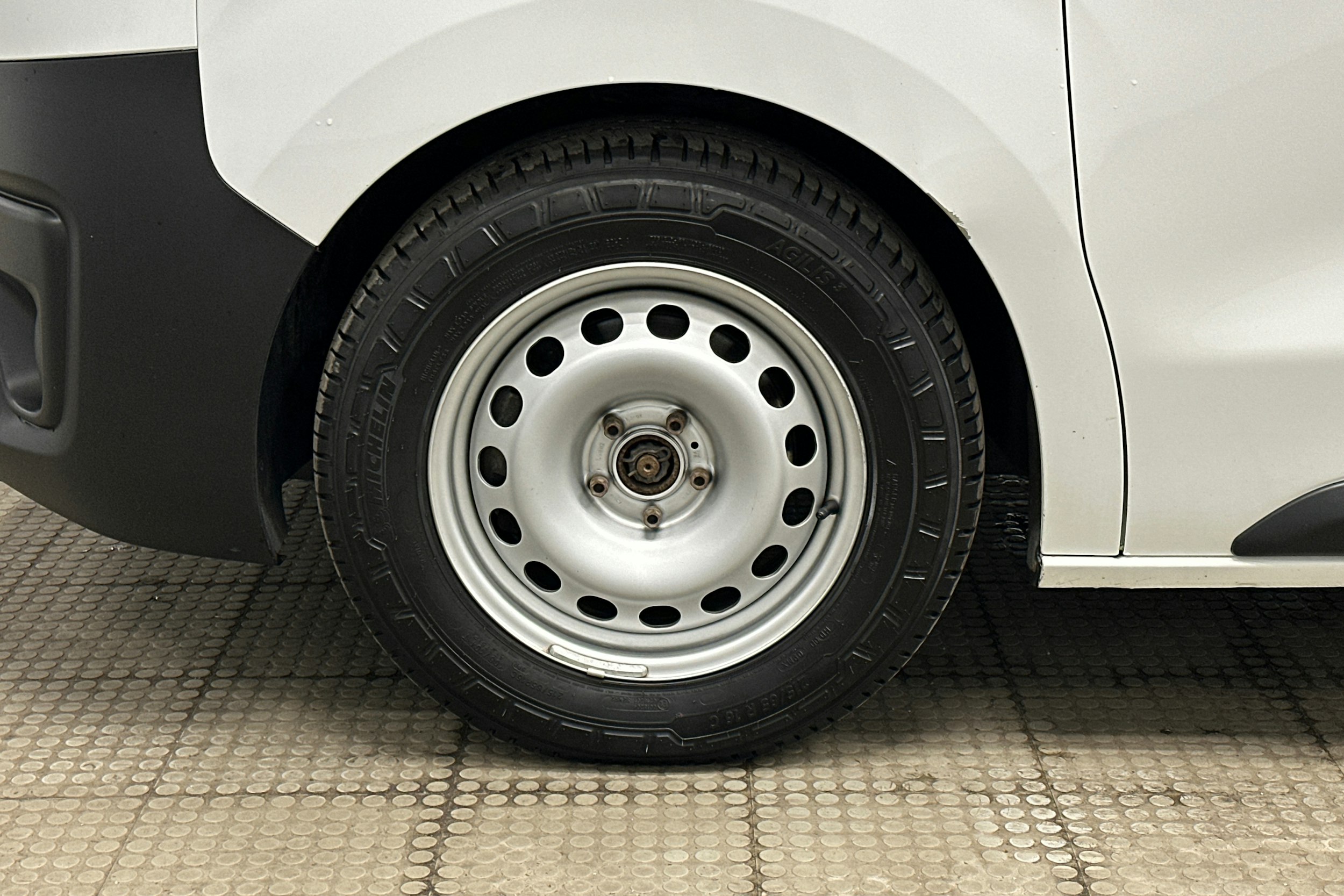 valkoinen Toyota Proace Verso 2022 kuva 9.