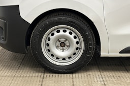 valkoinen Toyota Proace Verso 2022 kuva 9.