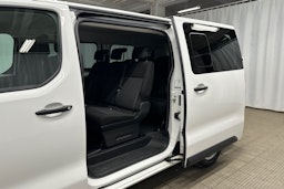 valkoinen Toyota Proace Verso 2022 kuva 10.