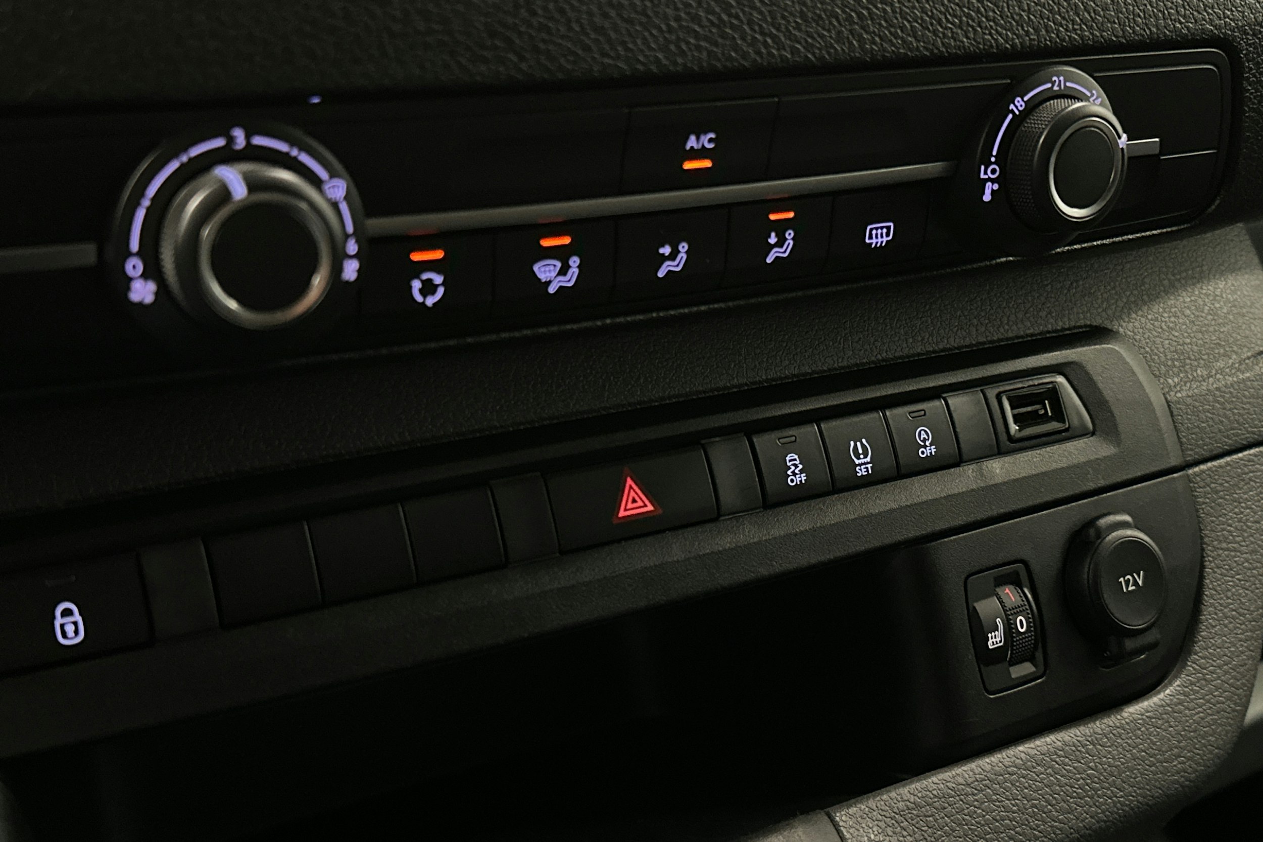 valkoinen Toyota Proace Verso 2022 kuva 17.