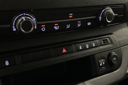 valkoinen Toyota Proace Verso 2022 kuva 17.