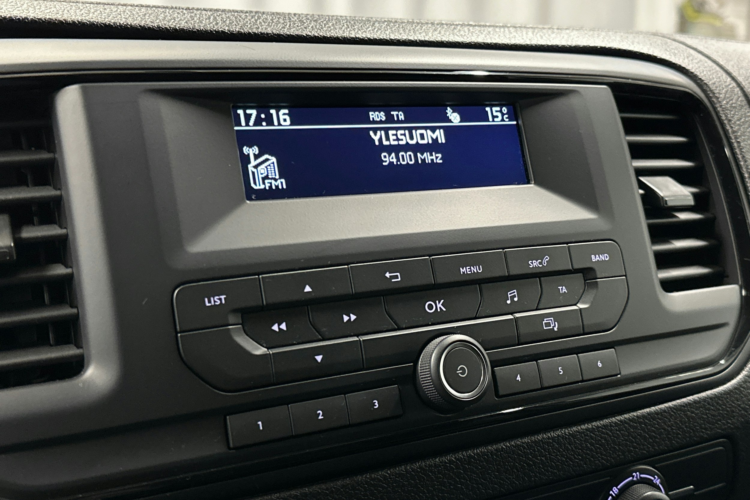 valkoinen Toyota Proace Verso 2022 kuva 18.