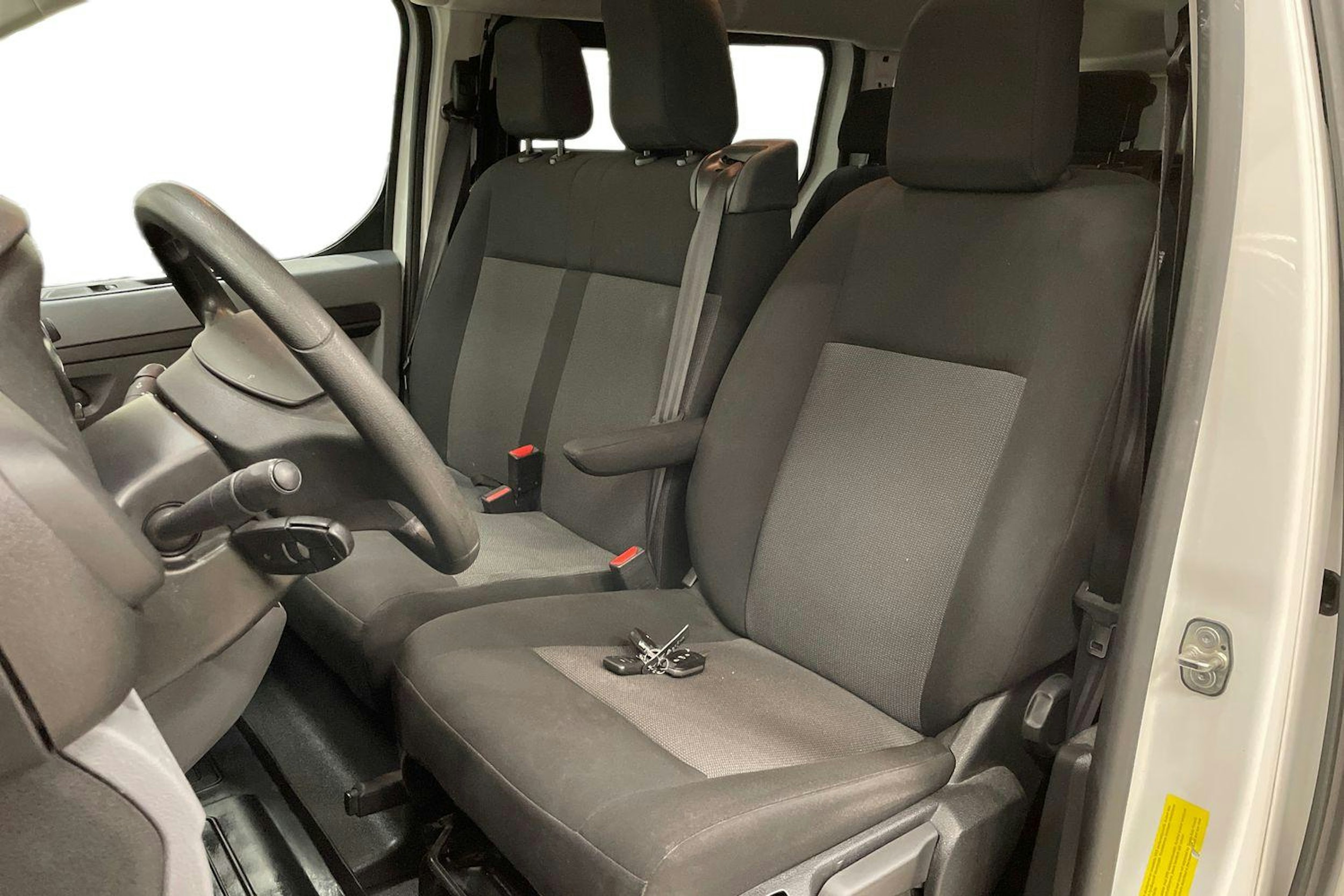 valkoinen Toyota Proace Verso 2022 kuva 9.