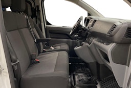 valkoinen Toyota Proace Verso 2022 kuva 10.