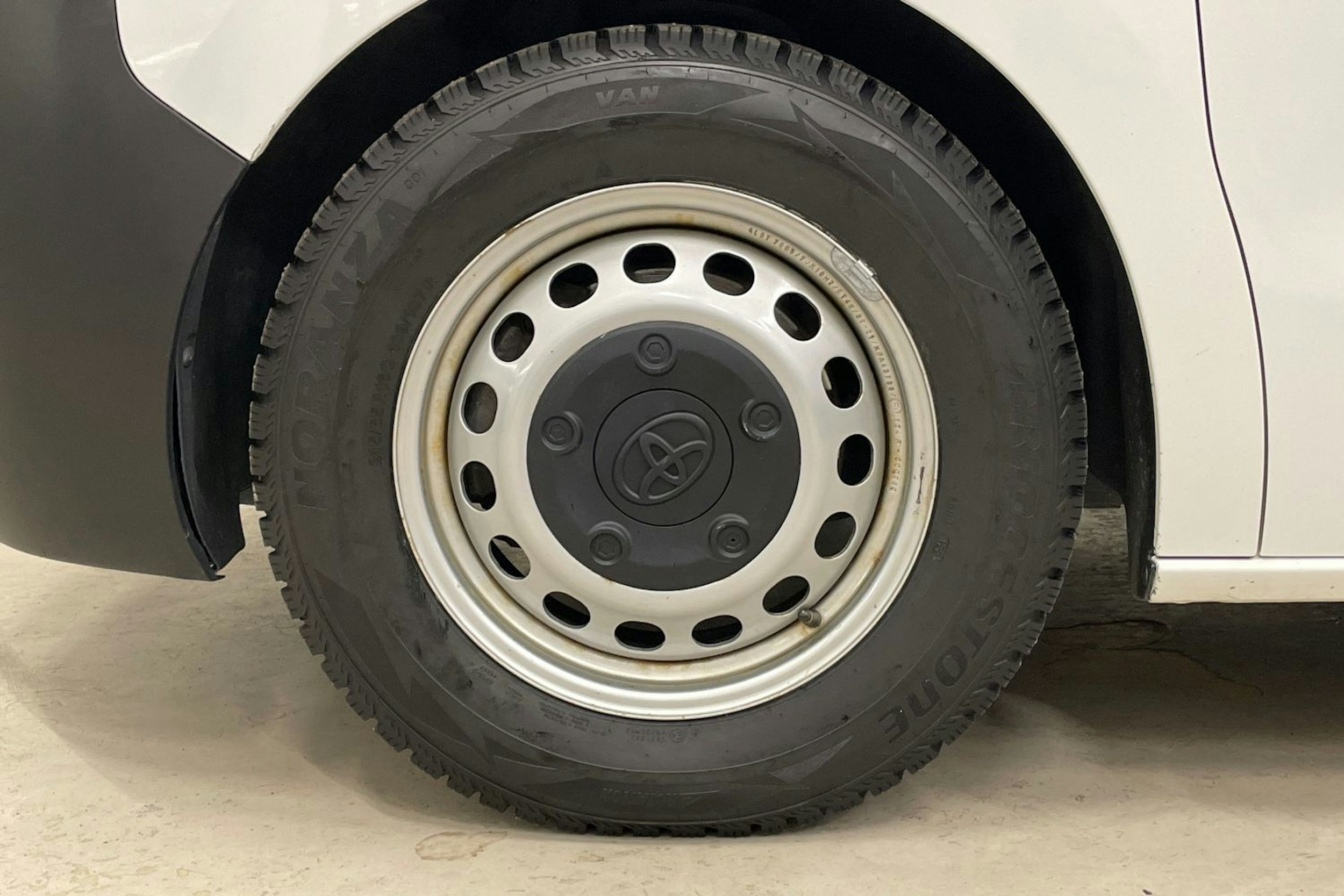 valkoinen Toyota Proace Verso 2022 kuva 11.