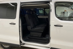 valkoinen Toyota Proace Verso 2022 kuva 13.