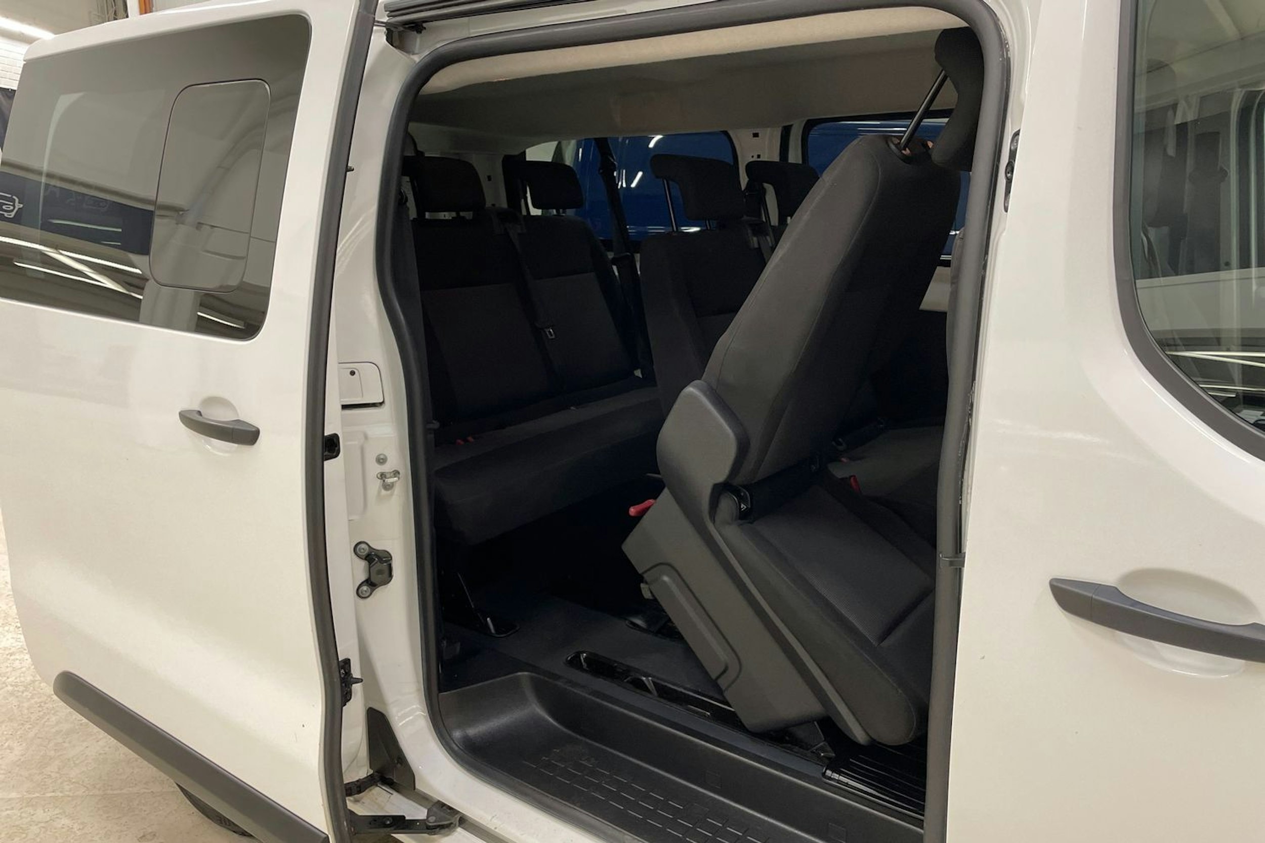 valkoinen Toyota Proace Verso 2022 kuva 14.