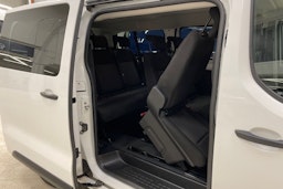 valkoinen Toyota Proace Verso 2022 kuva 14.