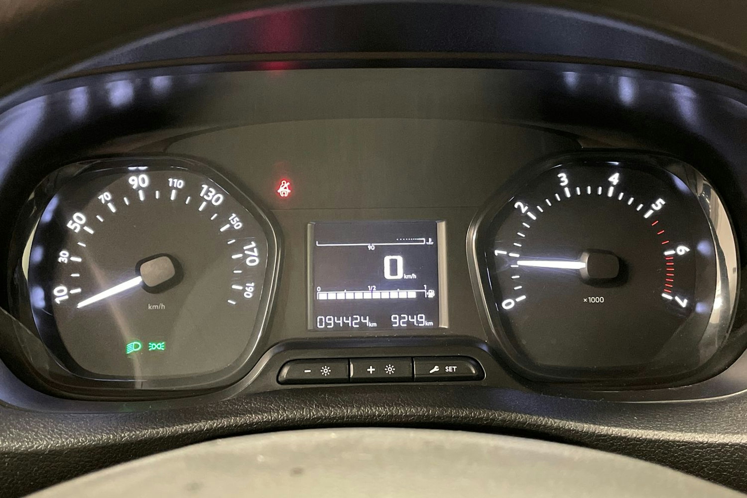 valkoinen Toyota Proace Verso 2022 kuva 18.