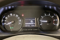 valkoinen Toyota Proace Verso 2022 kuva 18.