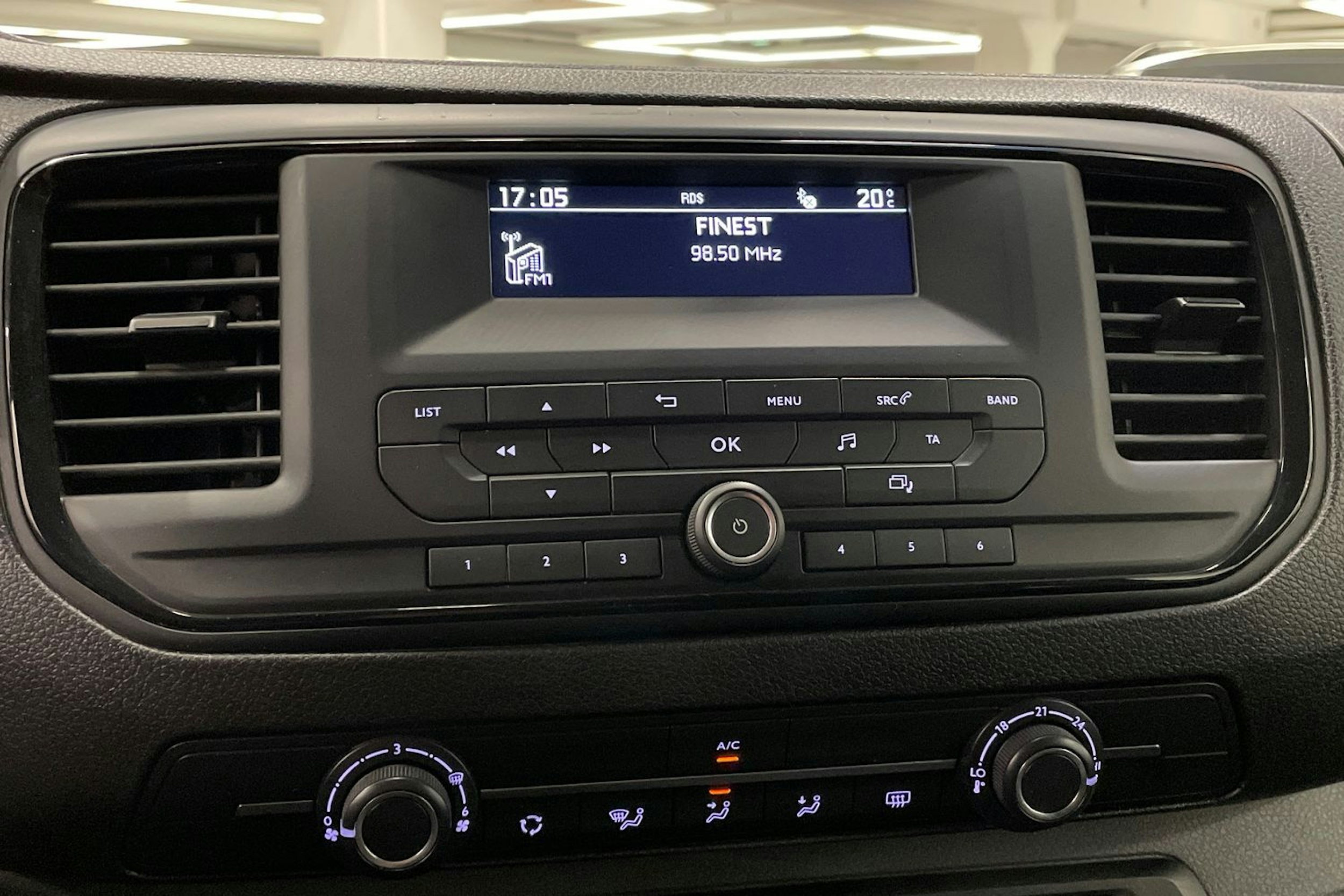 valkoinen Toyota Proace Verso 2022 kuva 19.