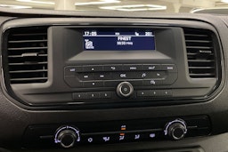 valkoinen Toyota Proace Verso 2022 kuva 19.