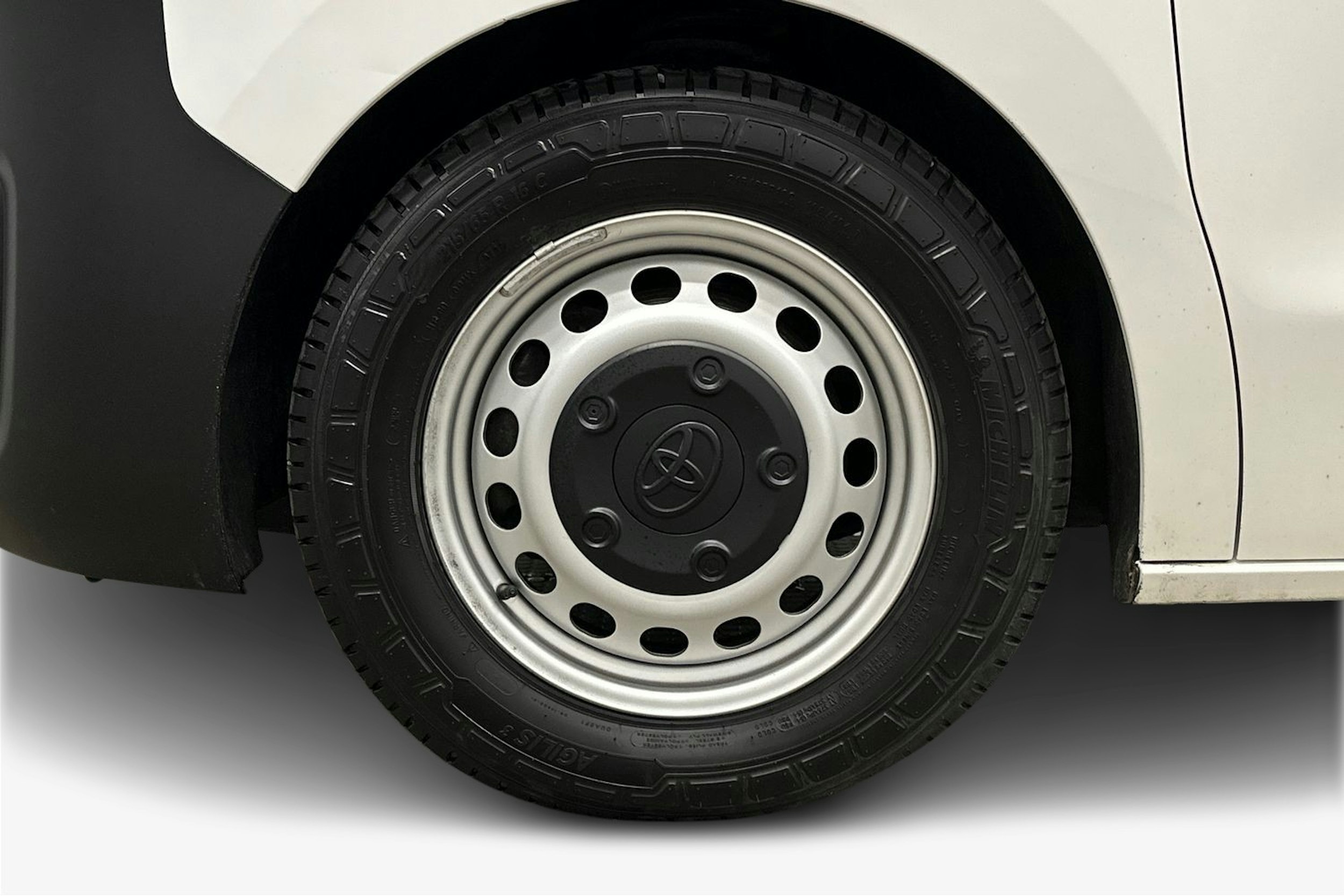 valkoinen Toyota Proace Verso 2022 kuva 9.