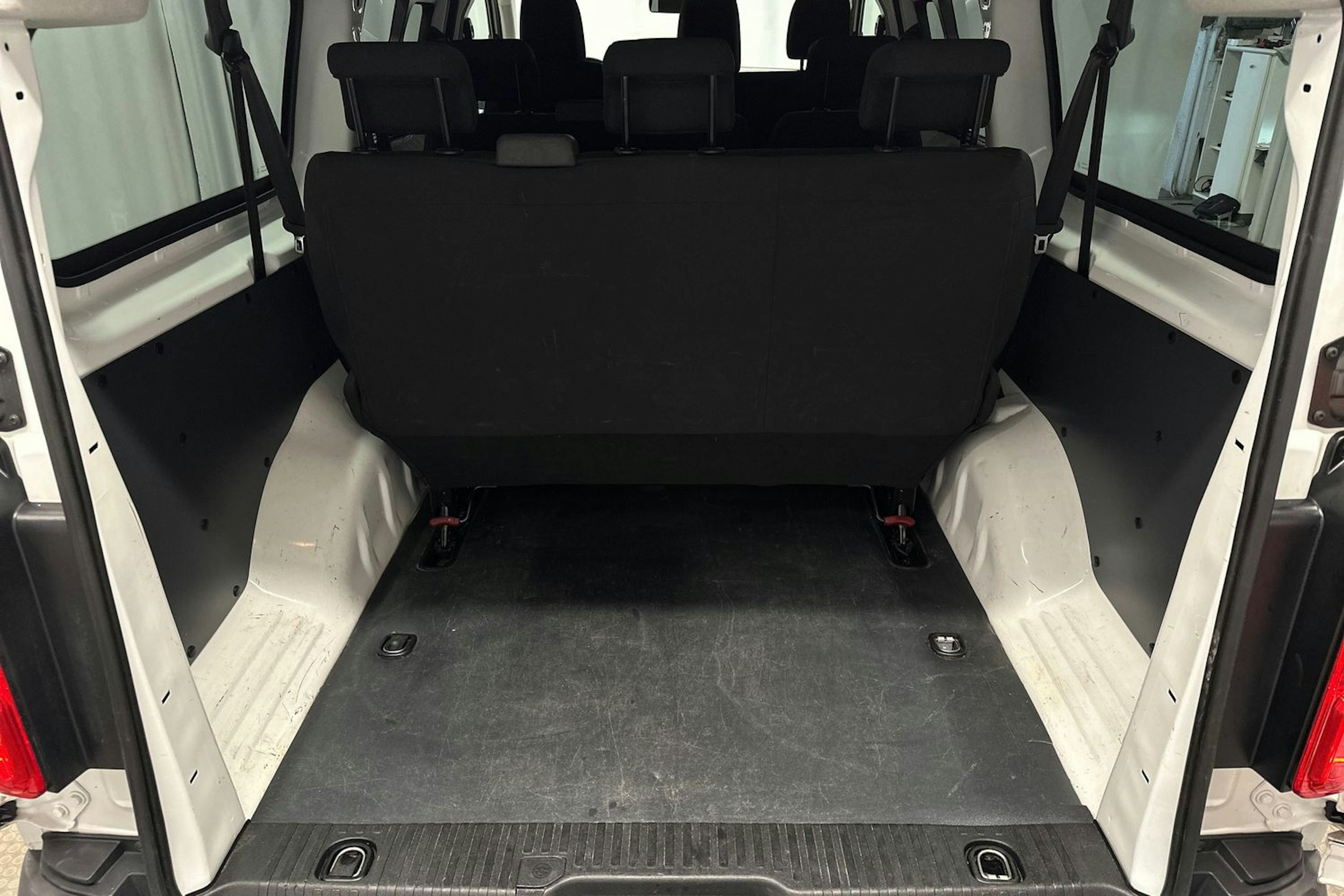valkoinen Toyota Proace Verso 2022 kuva 12.