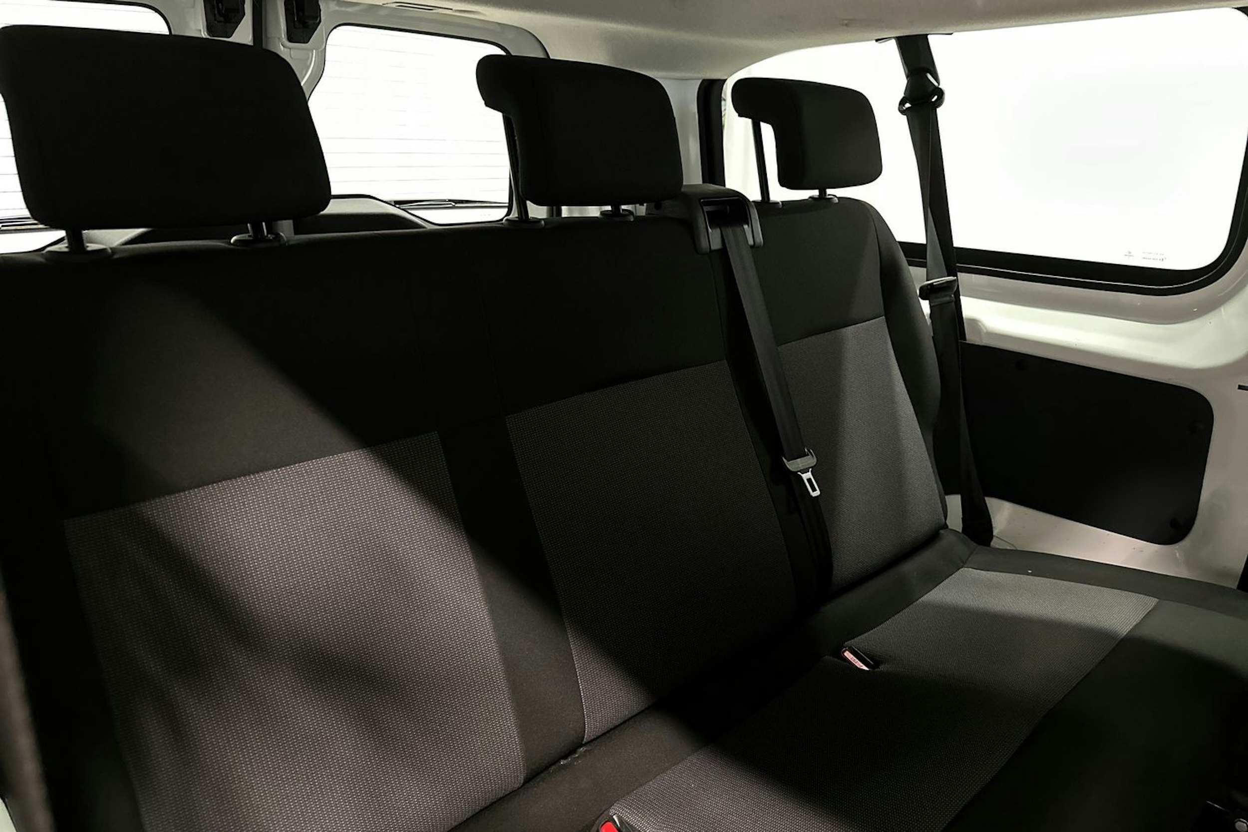 valkoinen Toyota Proace Verso 2022 kuva 13.