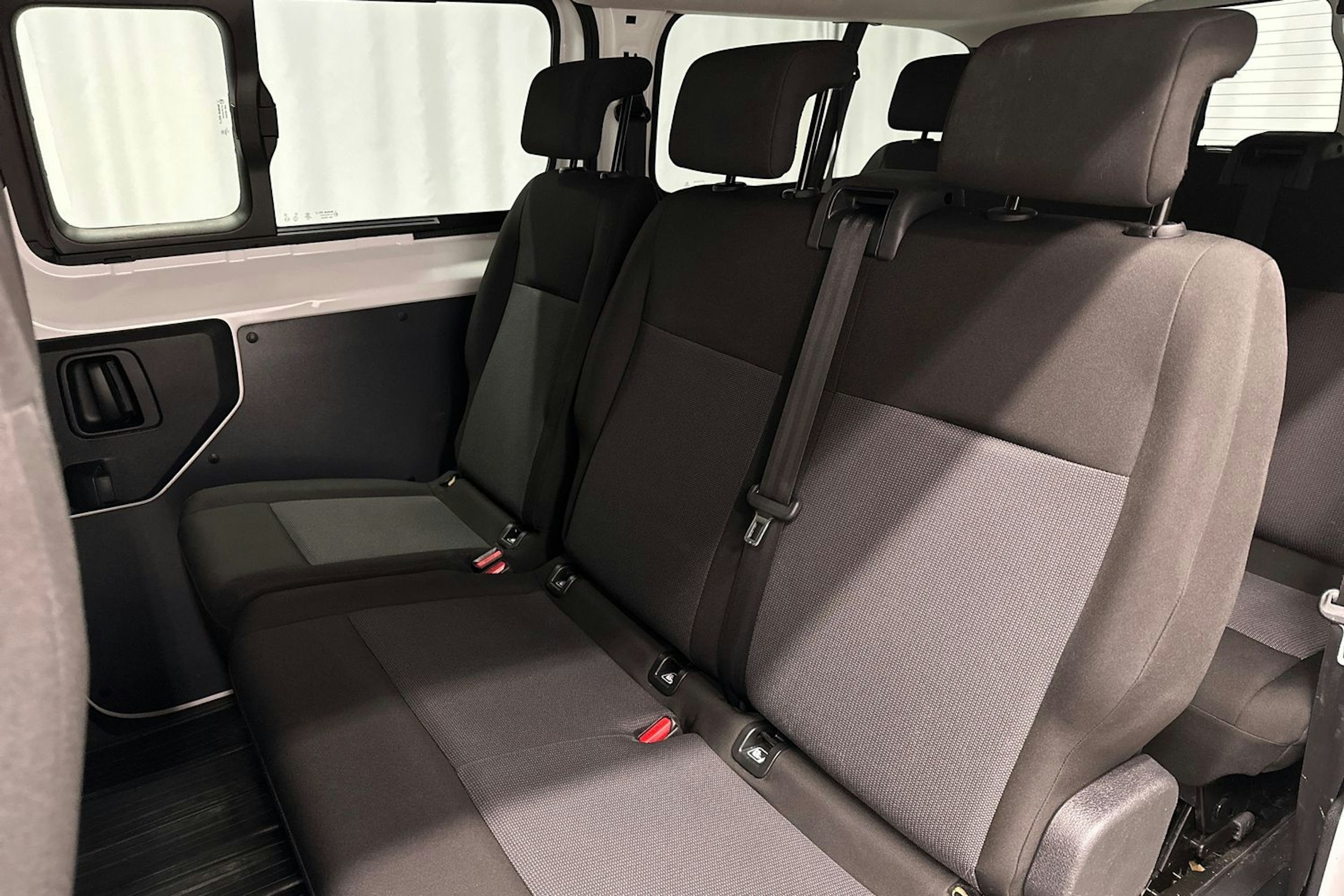 valkoinen Toyota Proace Verso 2022 kuva 14.